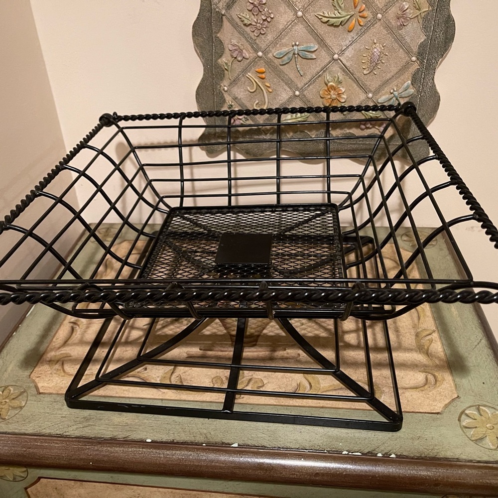 Wrought Iron Decorative Table/Fruit/Display Basket Accent Piece Accessory